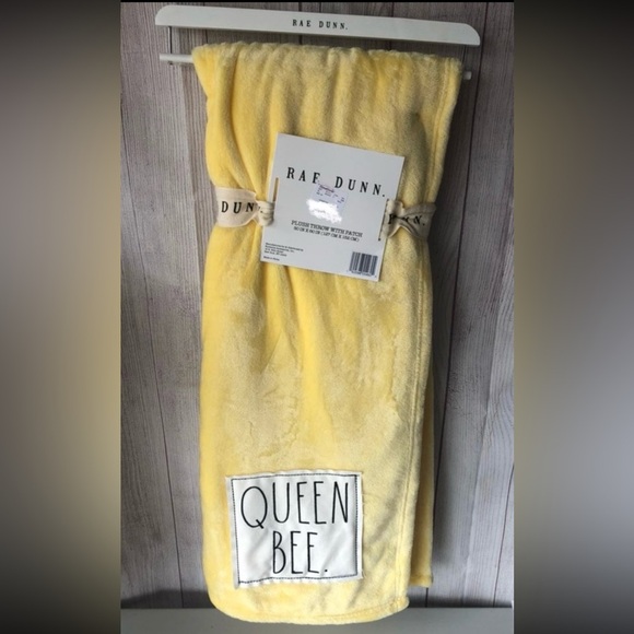 NWT Rae Dunn Yellow Soft 50x60 Throw Blanket with Patch ‘Queen Bee’ - Picture 1 of 3